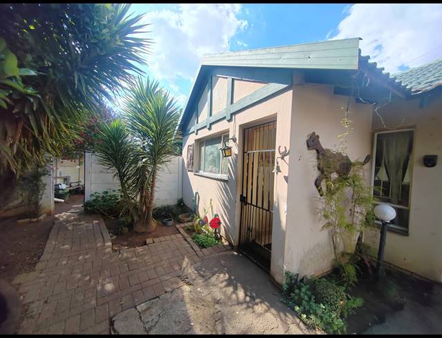 2 BEDROOM FREESTANDING FOR SALE IN HUNTINGDON